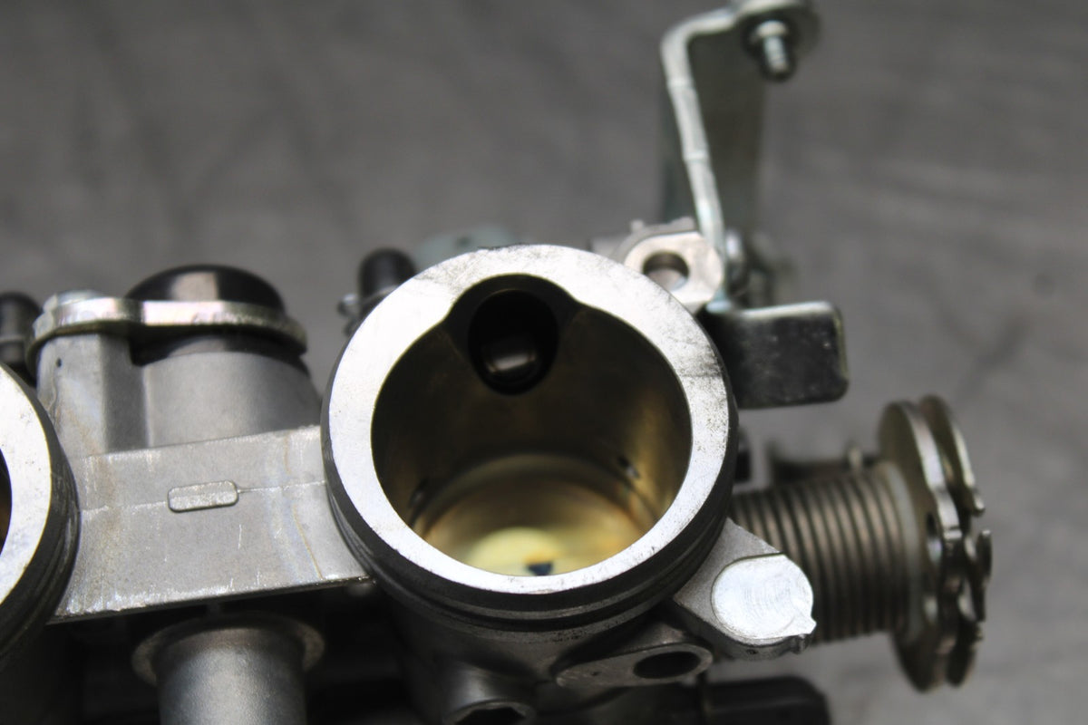23 YAMAHA YZF R3 MAIN FUEL INJECTORS / THROTTLE BODIES BB806