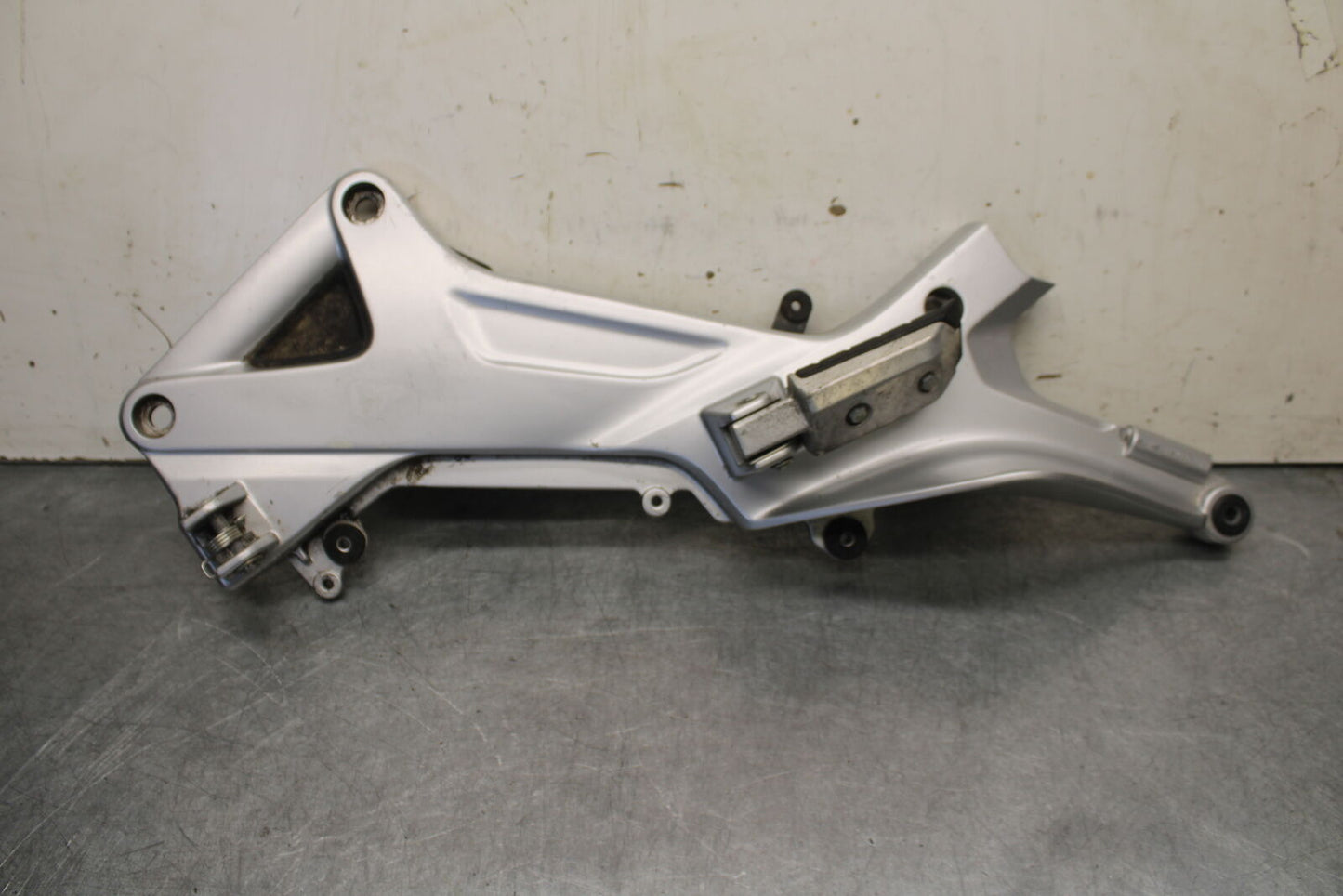 04-12 HONDA ST1300A LEFT FRONT FOOT REST PEG STEP MOUNT BRACKET BB669