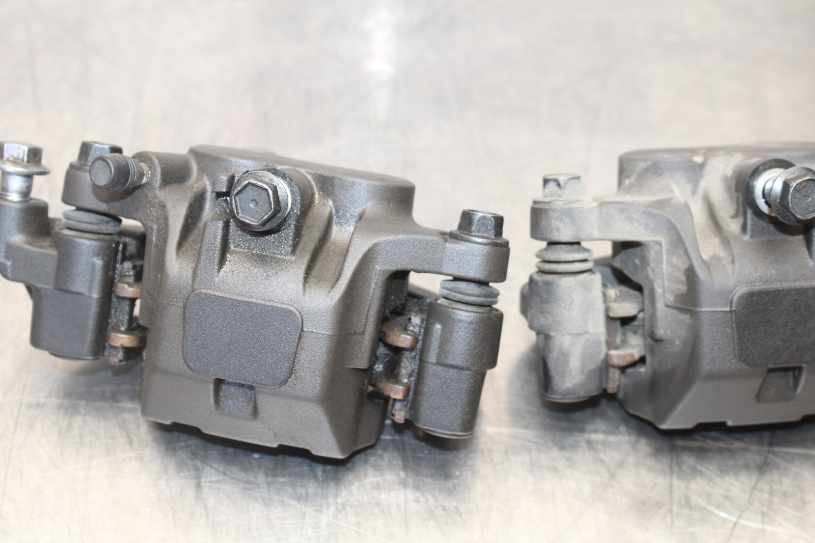 09-15 YAMAHA FZ6R RIGHT LEFT FRONT BRAKE CALIPER SET PAIR CALIPERS BB161