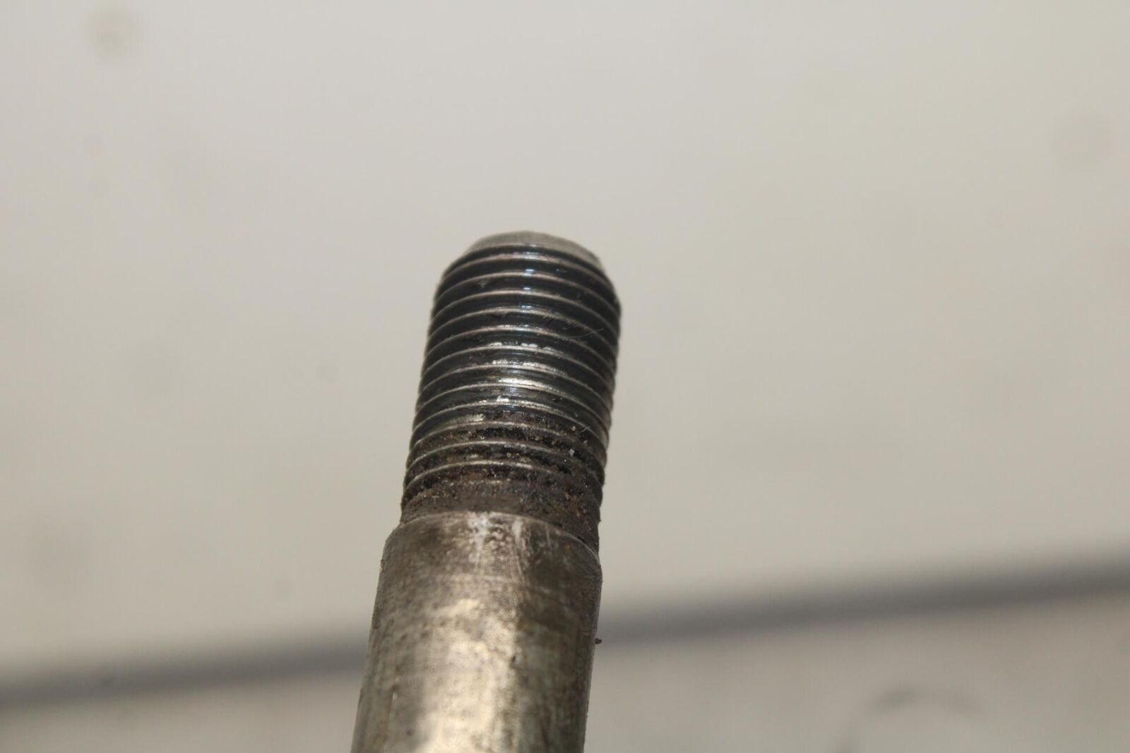 1988 Yamaha FZ600 FRONT WHEEL RIM AXLE PIVOT BOLT 10W-25381-00-00 BB601