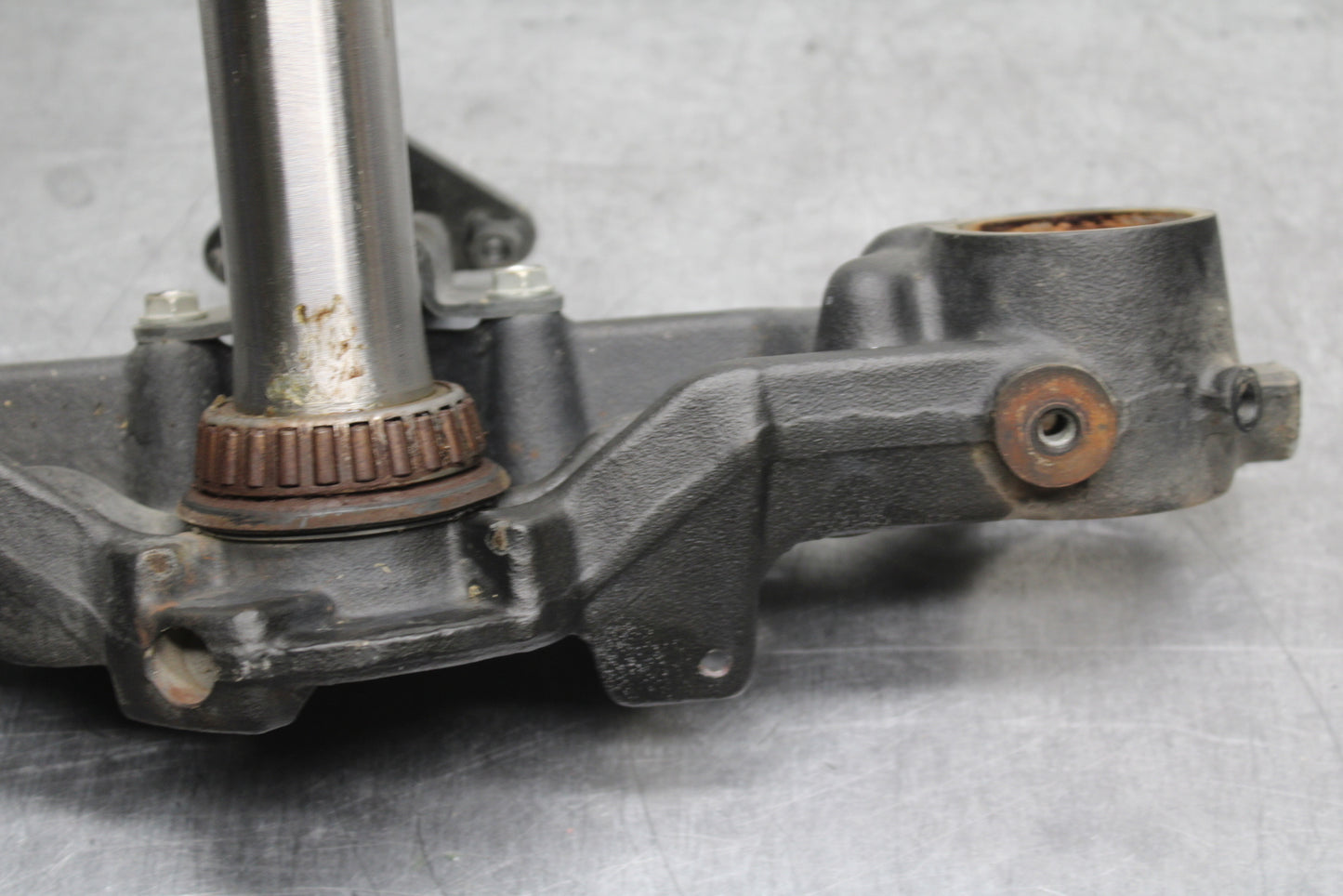 03-08 KAWASAKI VULCAN 1600 FRONT FORKS CLAMP LOWER TRIPLE TREE STEM BB754