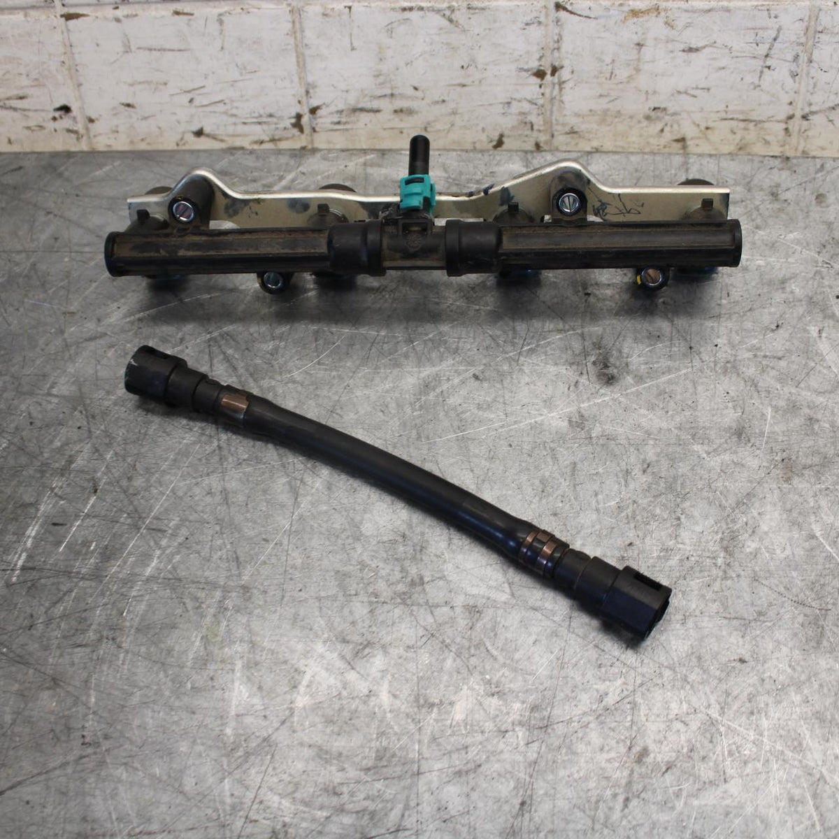 2009 Honda CBR600RR SECONDARY FUEL INJECTORS TOP AIRBOX GAS RAIL BB536