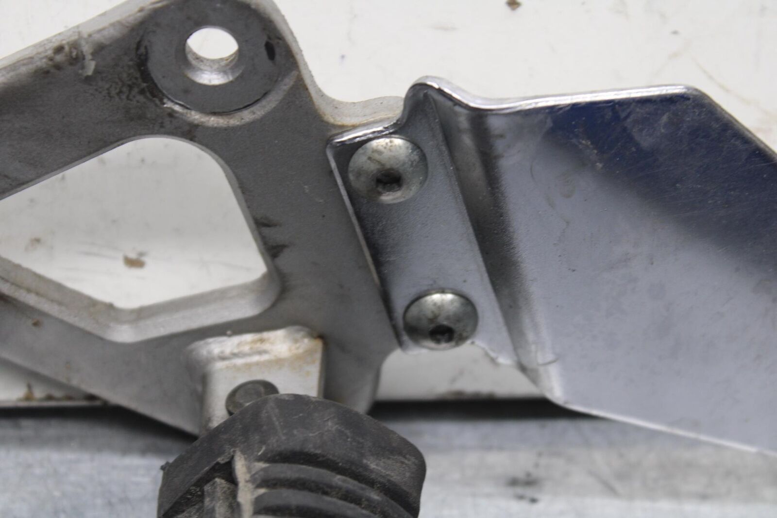 04-09 SUZUKI GS 500 FH GS500F LEFT REARSET REAR SET DRIVER FOOT PEG REST BB97