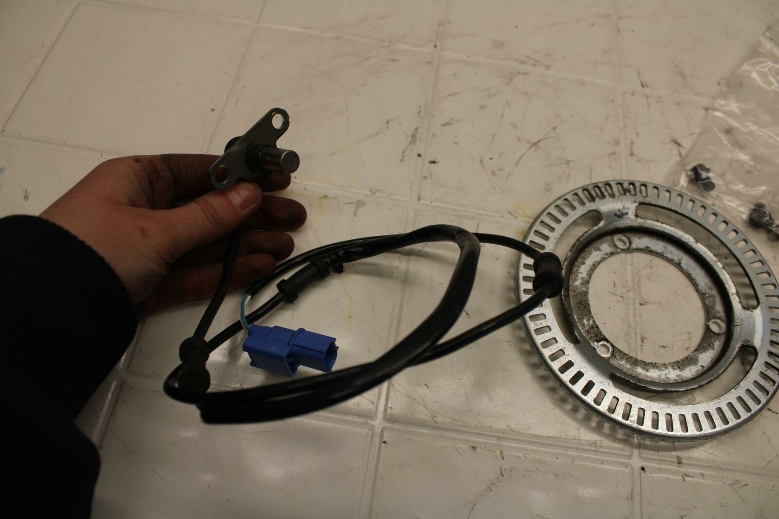 15-16 HONDA CB300F FRONT ABS BRAKE SENSOR RING BB05