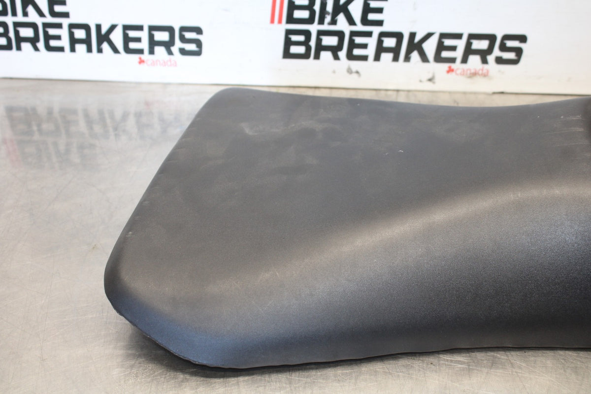 03-04 YAMAHA YZF R6 FRONT DRIVERS SEAT PAD SADDLE PILLION BB890