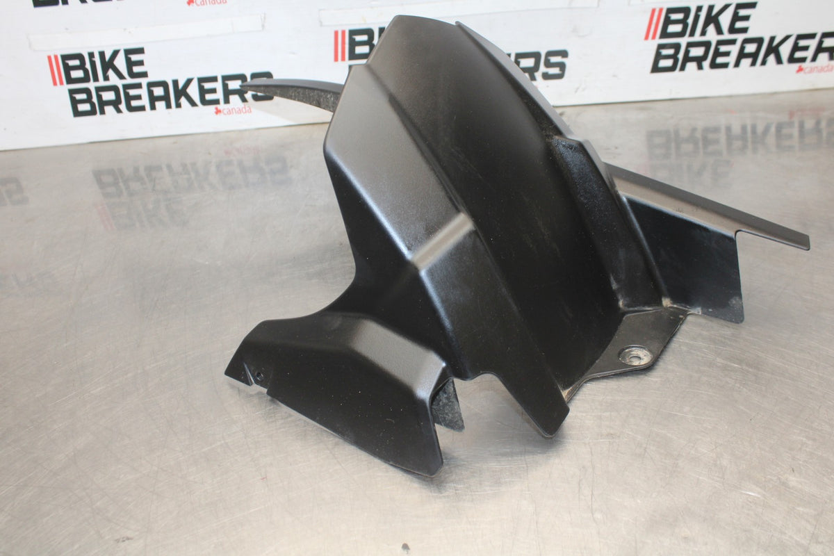 25 KAWASAKI Z900 REAR BACK DRIVE CHAIN GUARD COVER SHIELD BB928