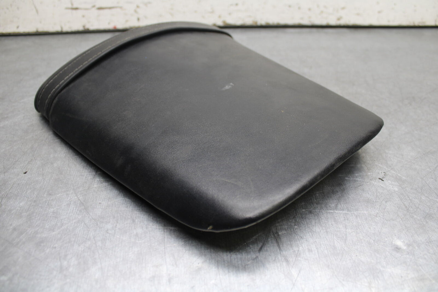 05-06 HONDA CBR600RR REAR BACK PASSENGER TANDEM SEAT PAD SADDLE PILLION BB727