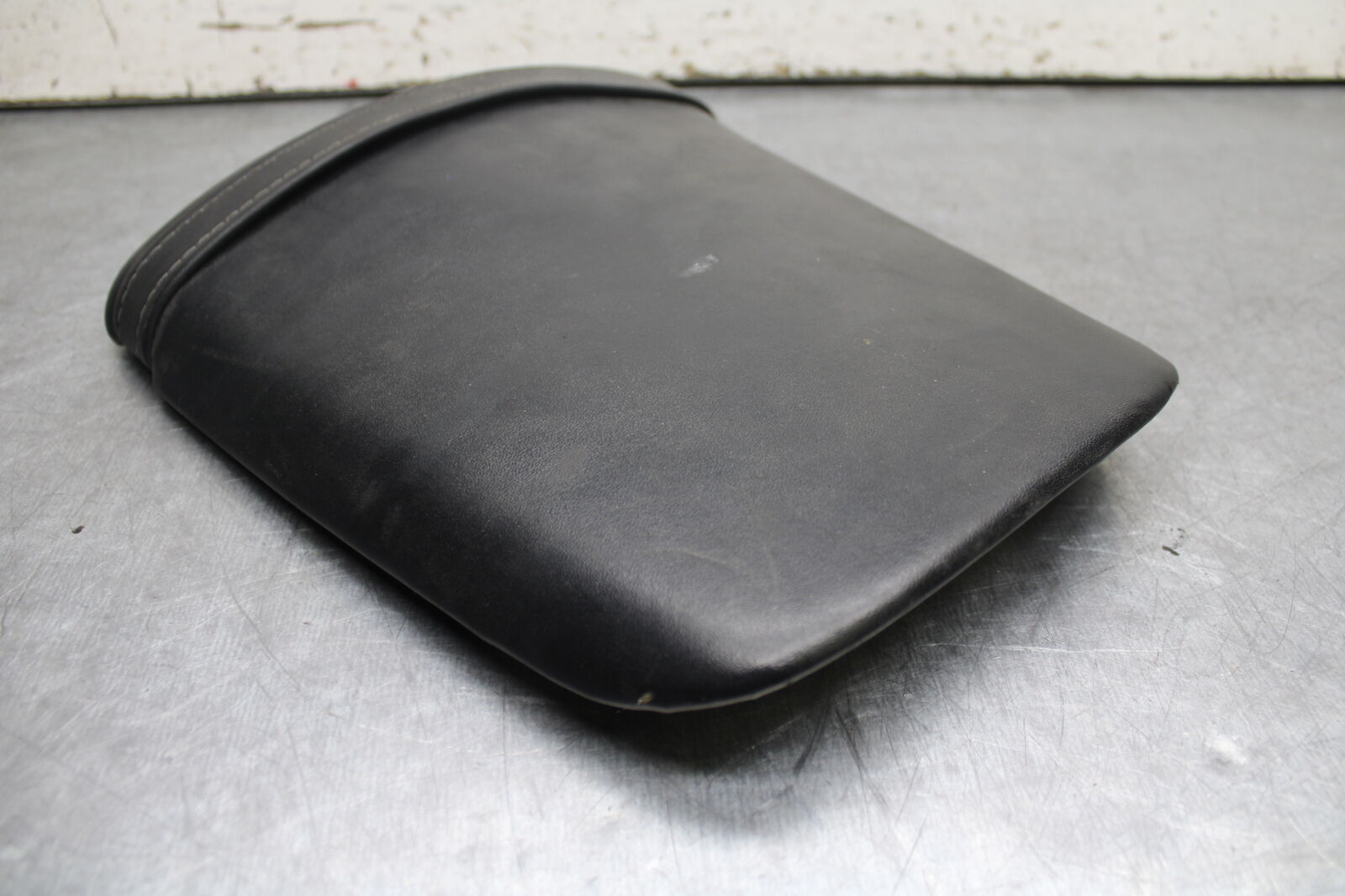 05-06 HONDA CBR600RR REAR BACK PASSENGER TANDEM SEAT PAD SADDLE PILLION BB727