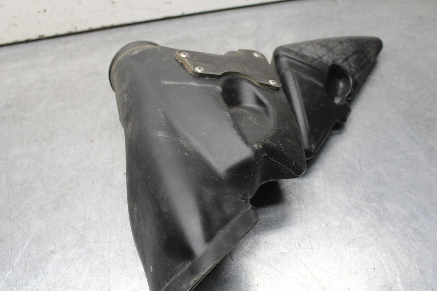 03-04 HONDA CBR600RR LEFT AIR INTAKE DUCT TUBE BB628