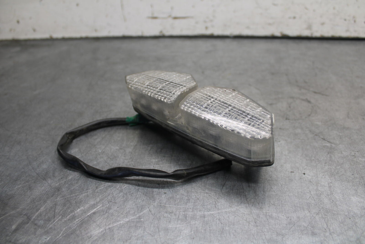 08-09 YAMAHA YZF R6S REAR TAIL TAILLIGHT BACK BRAKE LIGHT  BB690