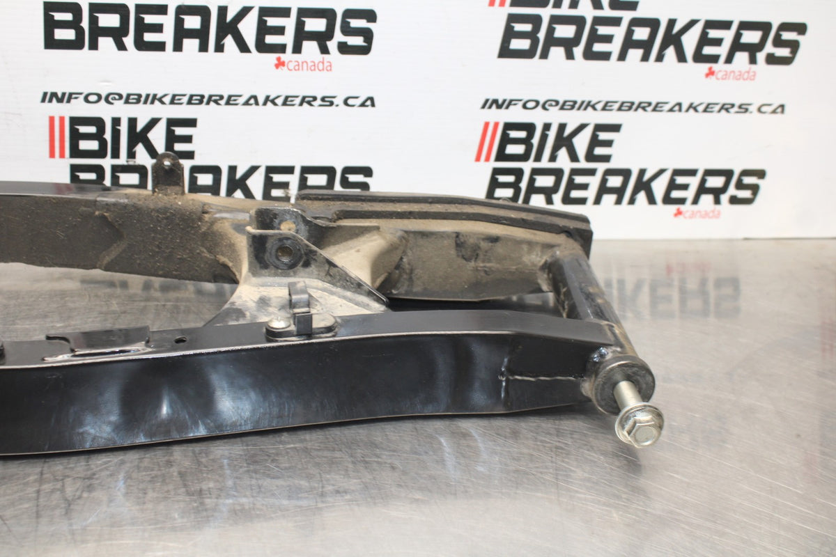 15 SUZUKI GW250F REAR SWINGARM BACK SUSPENSION SWING ARM BB789