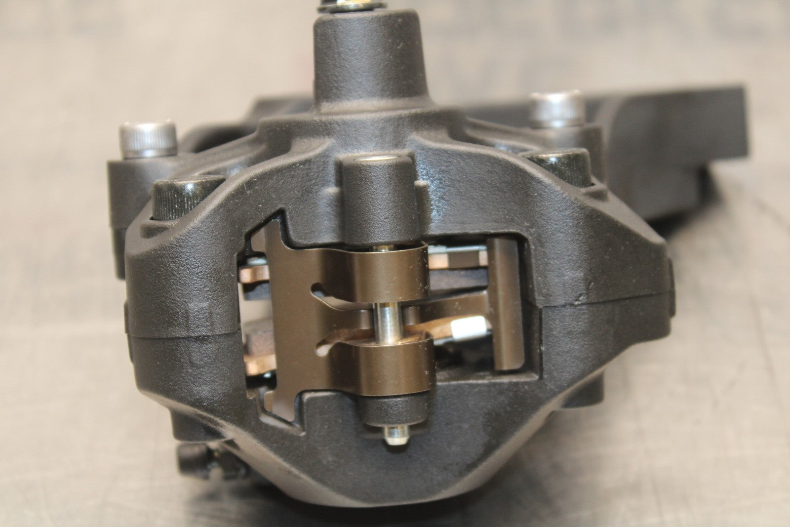 23-24 KAWASAKI NINJA ZX14R REAR BACK BRAKE CALIPER W MOUNT BRACKET BB764