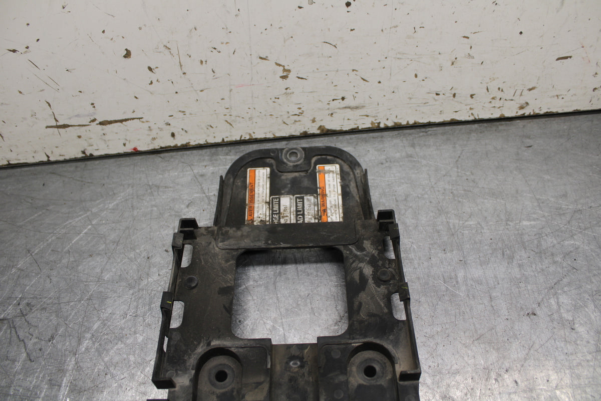 06 YAMAHA YZF R6 REAR BACK TAIL UNDERTAIL BATTERY TRAY PLASTIC BB716