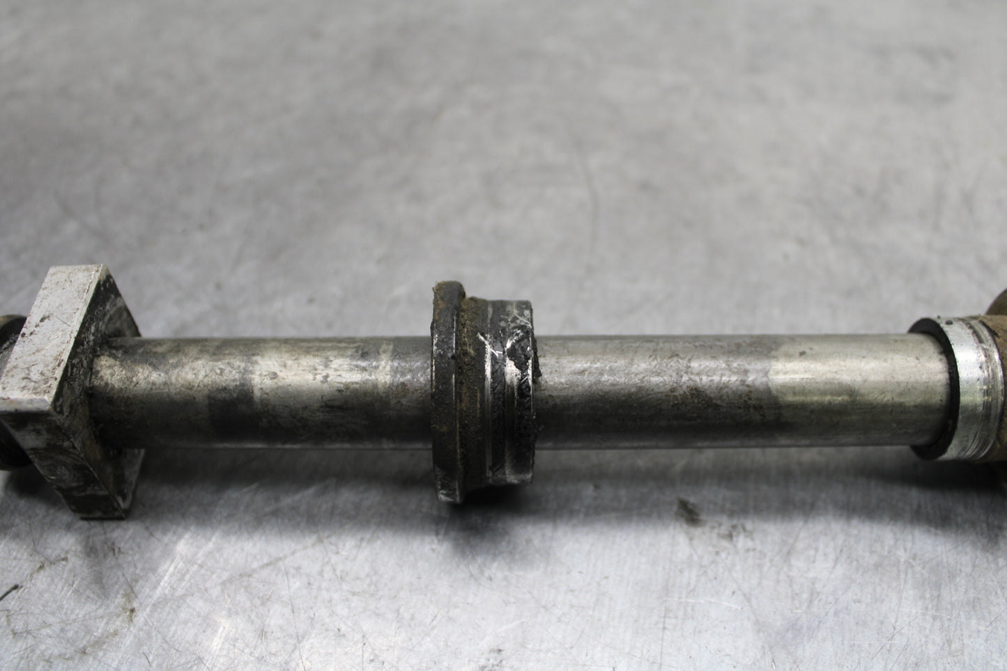 93-94 KAWASAKI NINJA ZX7R REAR AXLE BACK WHEEL RIM PIVOT BOLT AXEL BB122