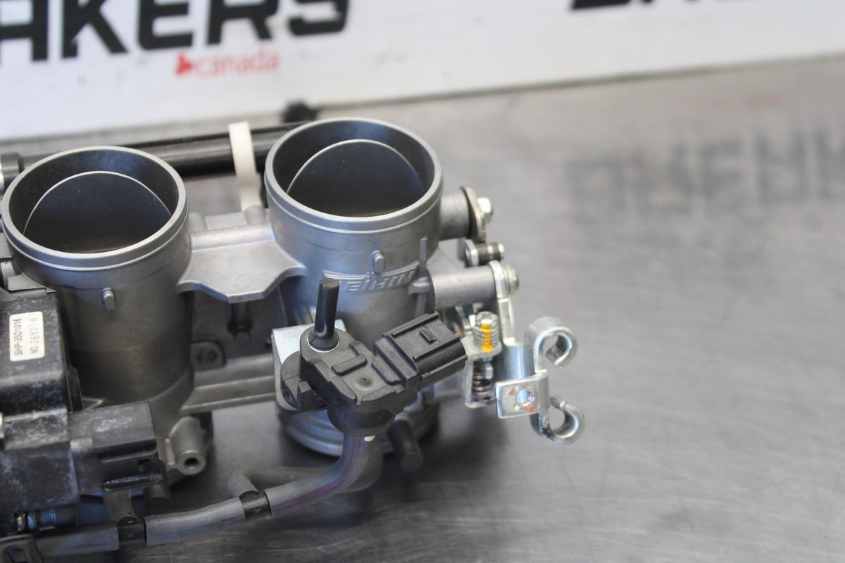 20-22 KAWASAKI NINJA ZX6R MAIN FUEL INJECTORS / THROTTLE BODIES BB884-B