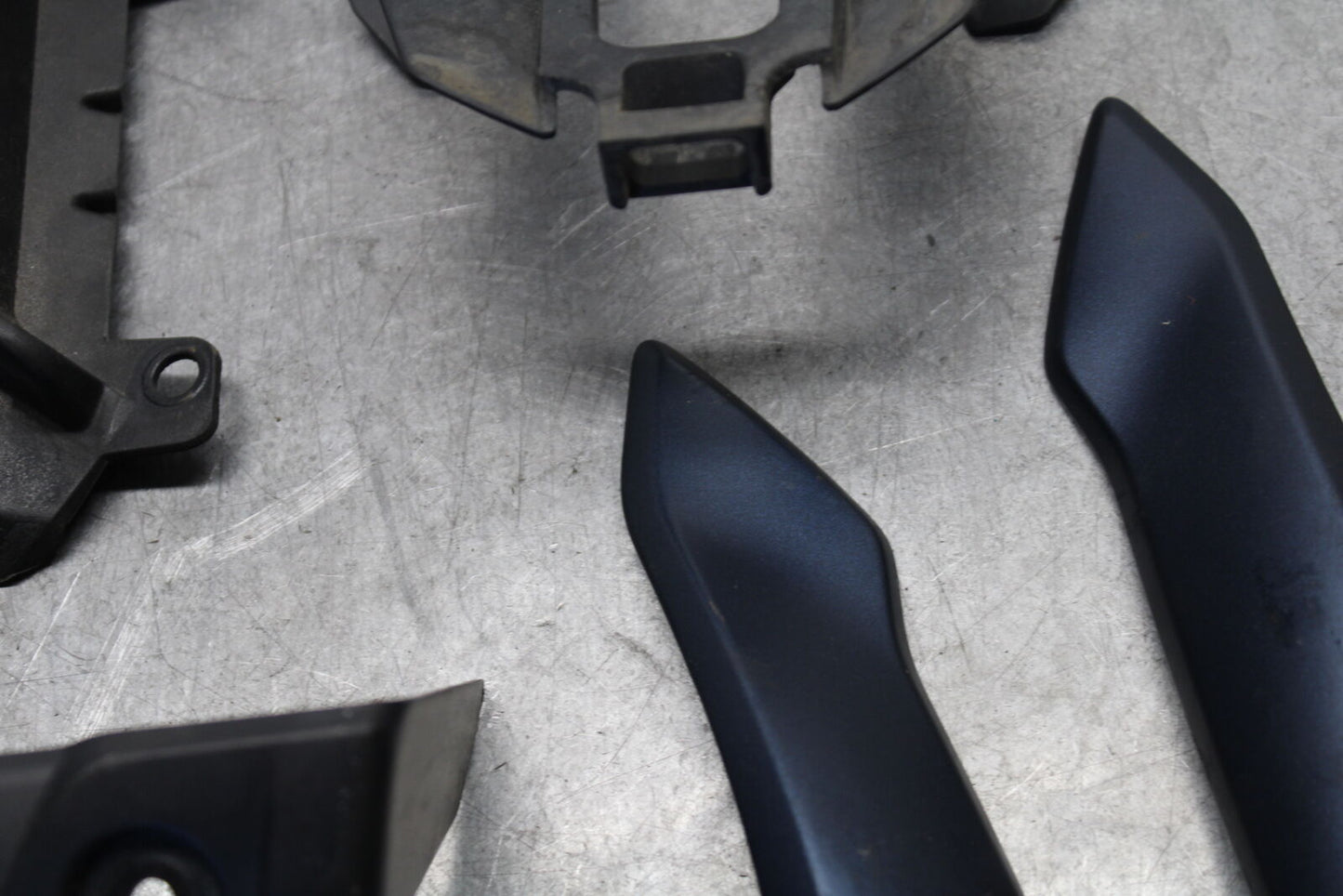 21-24 YAMAHA MT-07 MISCELLANEOUS PANELS COVERS TRIM  COWLS BB662
