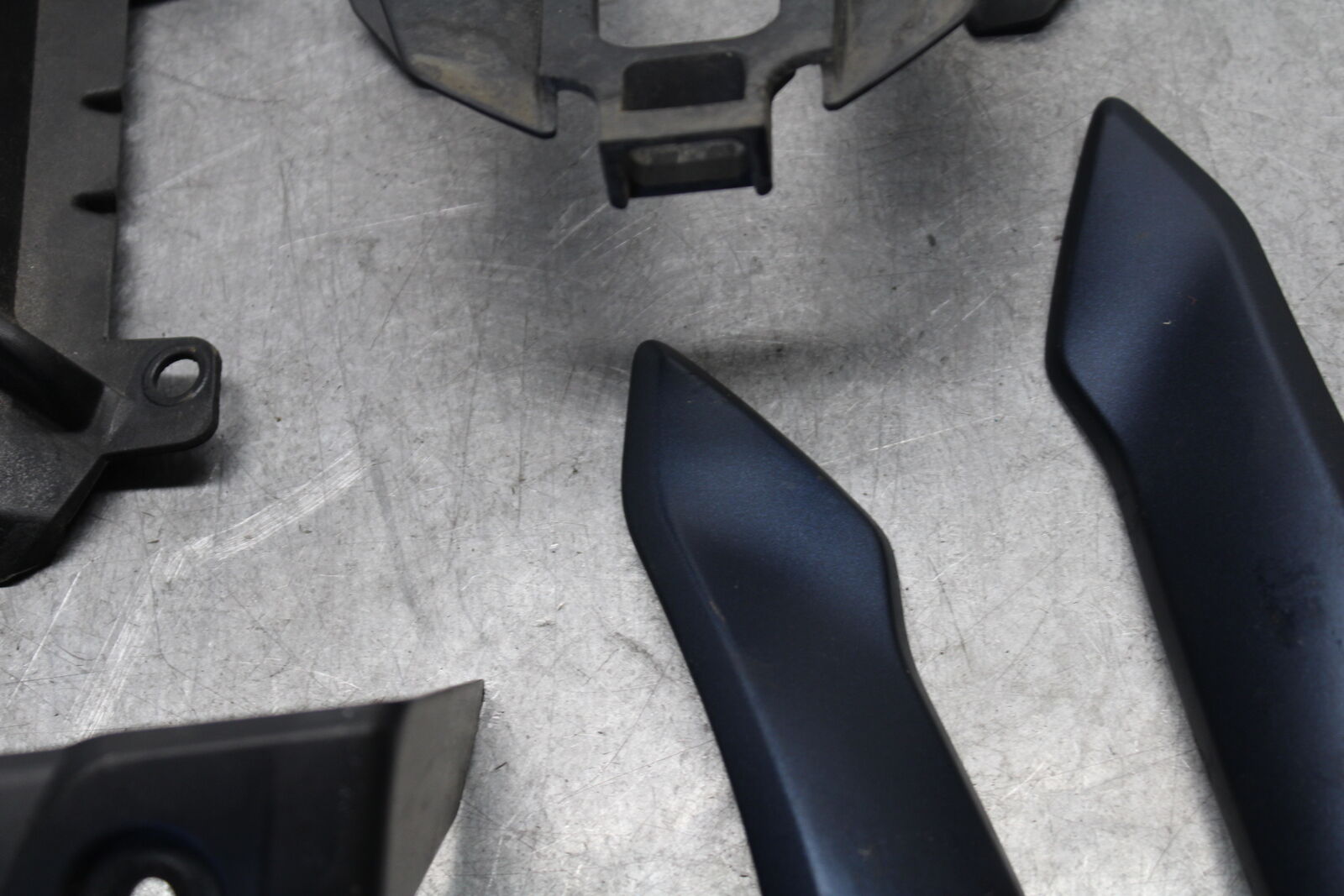 21-24 YAMAHA MT-07 MISCELLANEOUS PANELS COVERS TRIM  COWLS BB662