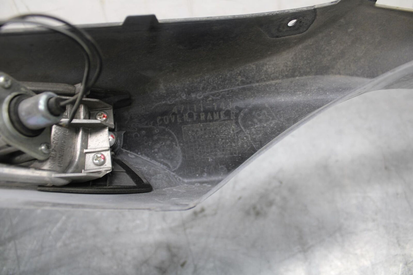 13 SUZUKI GSXR750 RIGHT REAR BACK TAIL FAIRING COWL SHROUD BB474