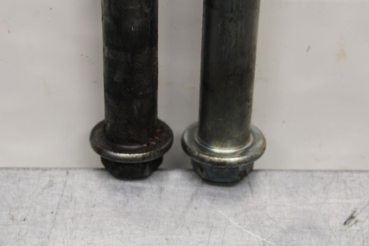 2000 Honda Super Hawk VTR1000F REAR AXLE BACK WHEEL RIM PIVOT BOLT AXEL BB577