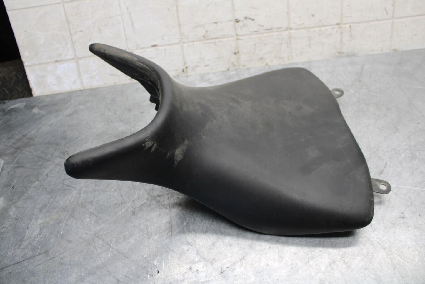 2015 Yamaha YZF R3 FRONT DRIVERS SEAT PAD SADDLE PILLION 1WD-F4710-00-00 BB526