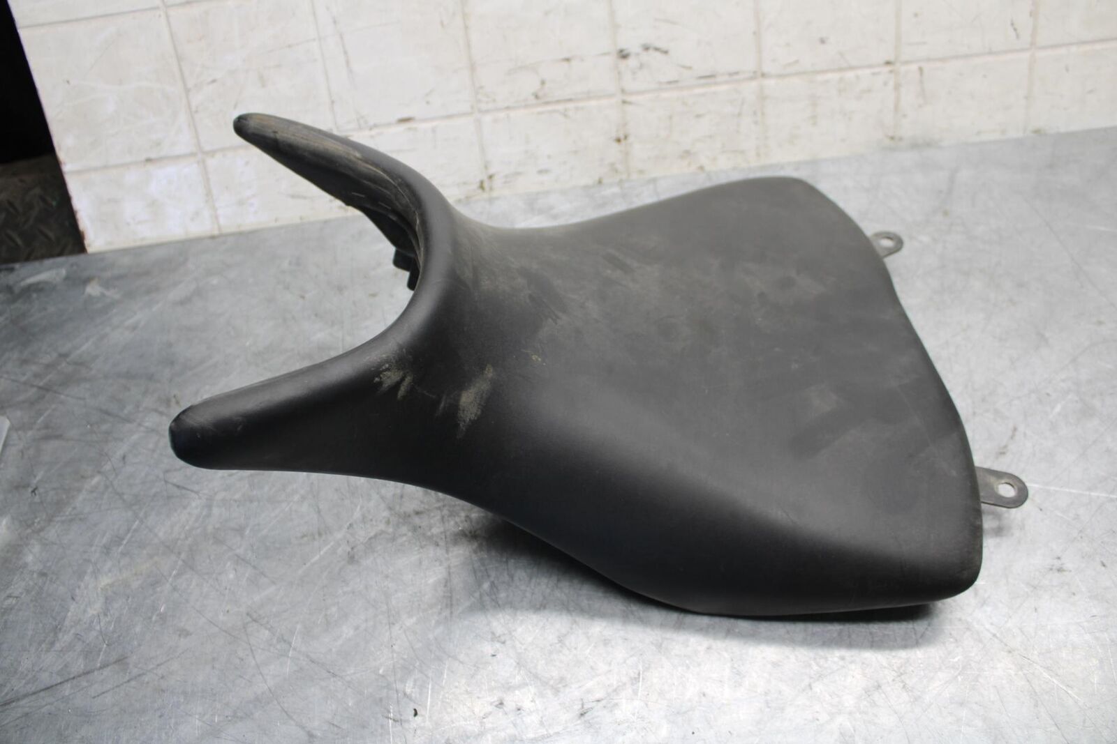 2015 Yamaha YZF R3 FRONT DRIVERS SEAT PAD SADDLE PILLION 1WD-F4710-00-00 BB526