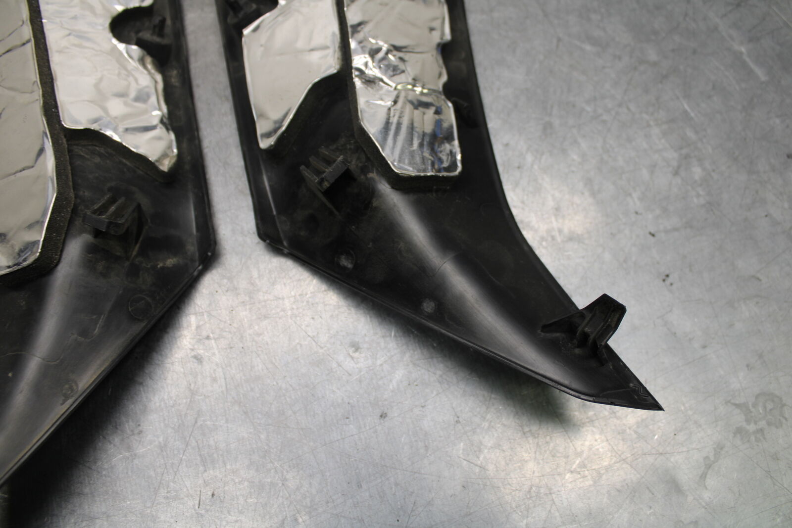 18-24 KAWASAKI NINJA 650 LEFT & RIGHT MID UPPER SIDE FAIRING COWL PLASTIC BB725