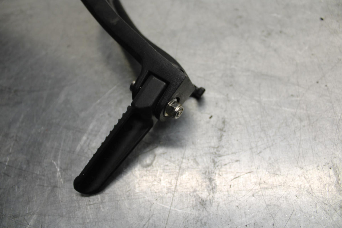 07 YAMAHA YZF R6 2c0 RIGHT REAR BACK PASSENGER PEG BB75
