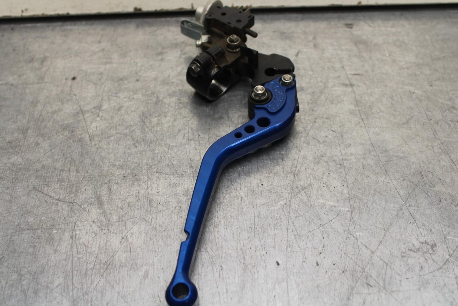 2011 Suzuki GSXR1000 CLUTCH PERCH MOUNT WITH LEVER 