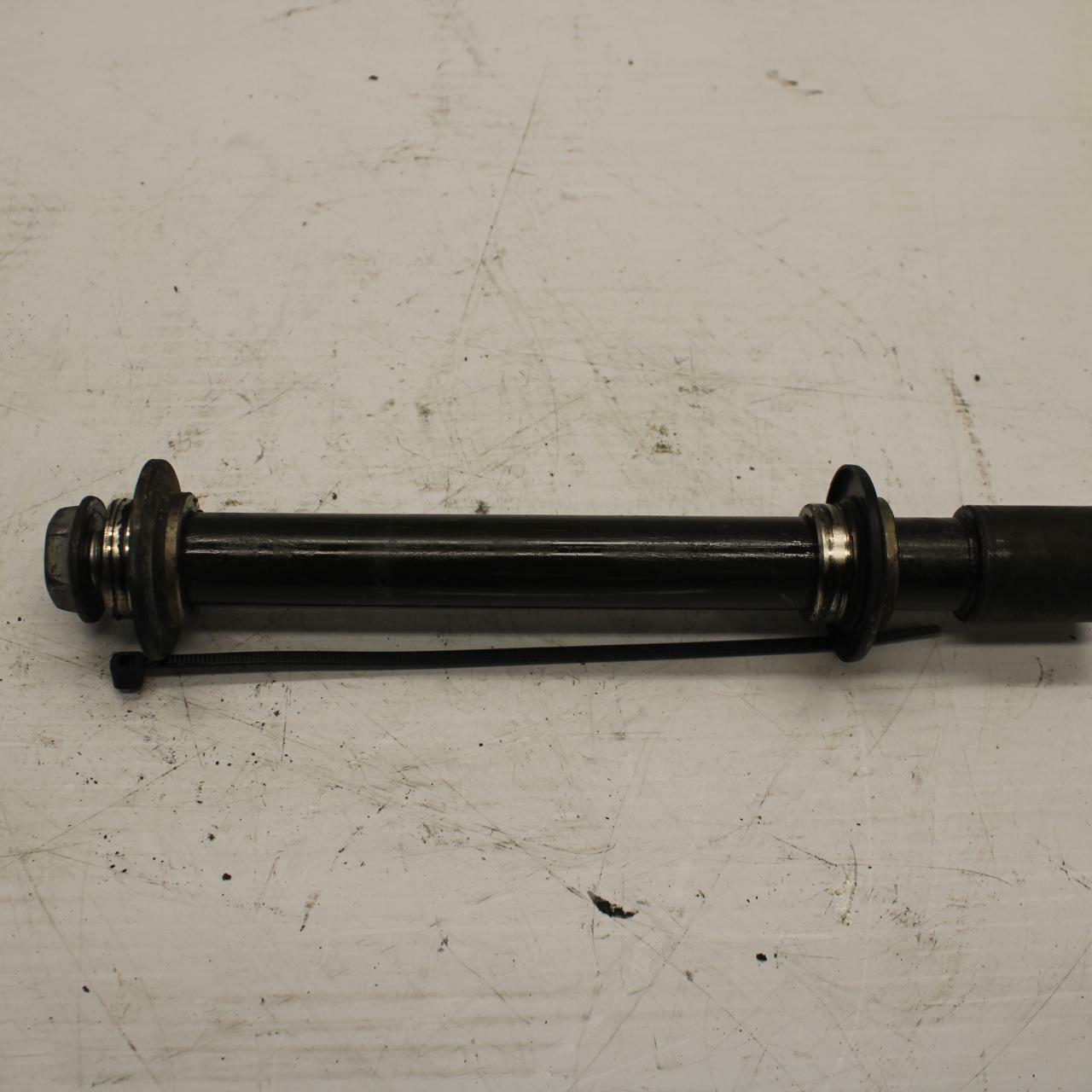 06 YAMAHA YZF R1 FRONT WHEEL RIM AXLE PIVOT BOLT 2C0-25181-00-00 BB282