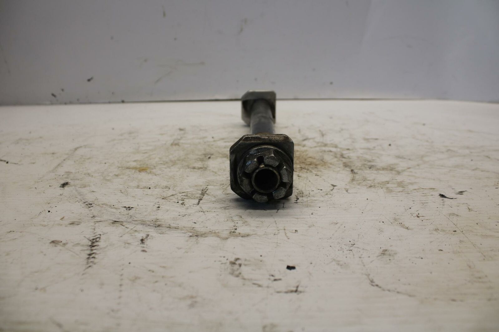 06-07 SUZUKI GSXR600 REAR AXLE BACK WHEEL RIM PIVOT BOLT AXEL 64711-49G10 BB275