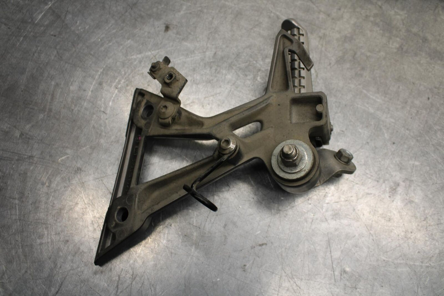 15-16 KAWASAKI EX300 REAR BACK PASSENGER PEG SET PAIR BB635