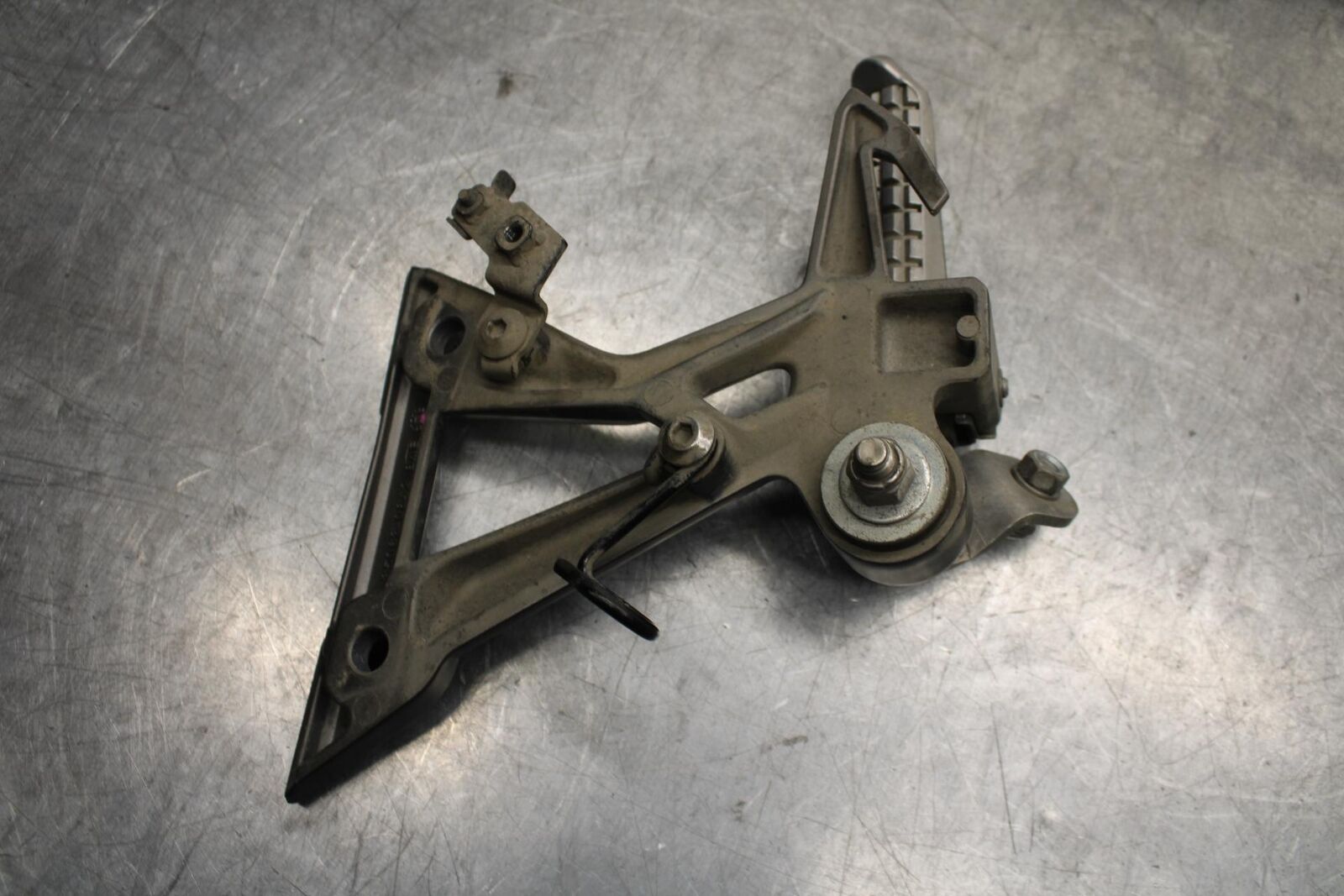 15-16 KAWASAKI EX300 REAR BACK PASSENGER PEG SET PAIR BB635