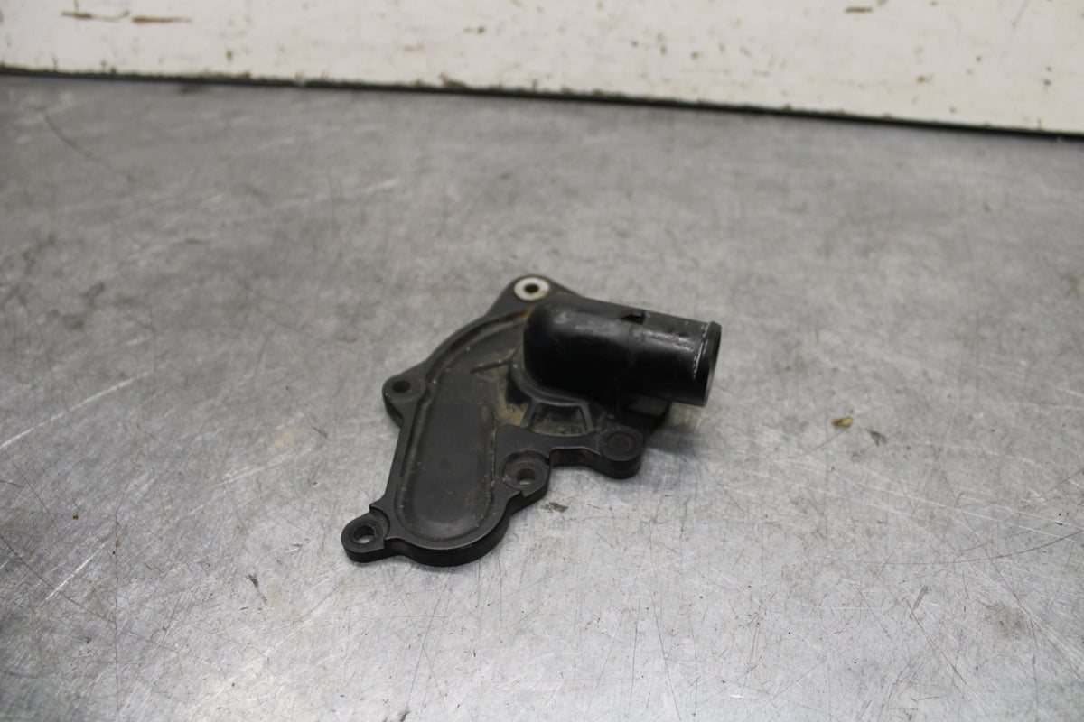 22-24 YAMAHA XSR900 ENGINE WATER COOLANT PUMP COVER BB683