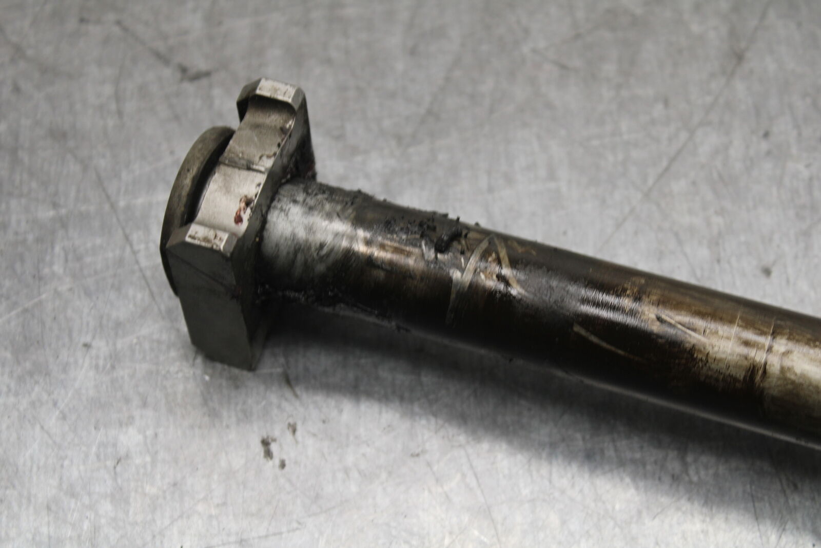05-06 HONDA CBR600RR REAR AXLE BACK WHEEL RIM PIVOT BOLT AXEL BB727