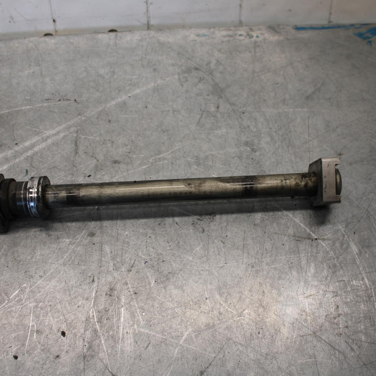 2006 Triumph Daytona 675 Triple REAR AXLE BACK WHEEL RIM PIVOT BOLT AXEL BB434