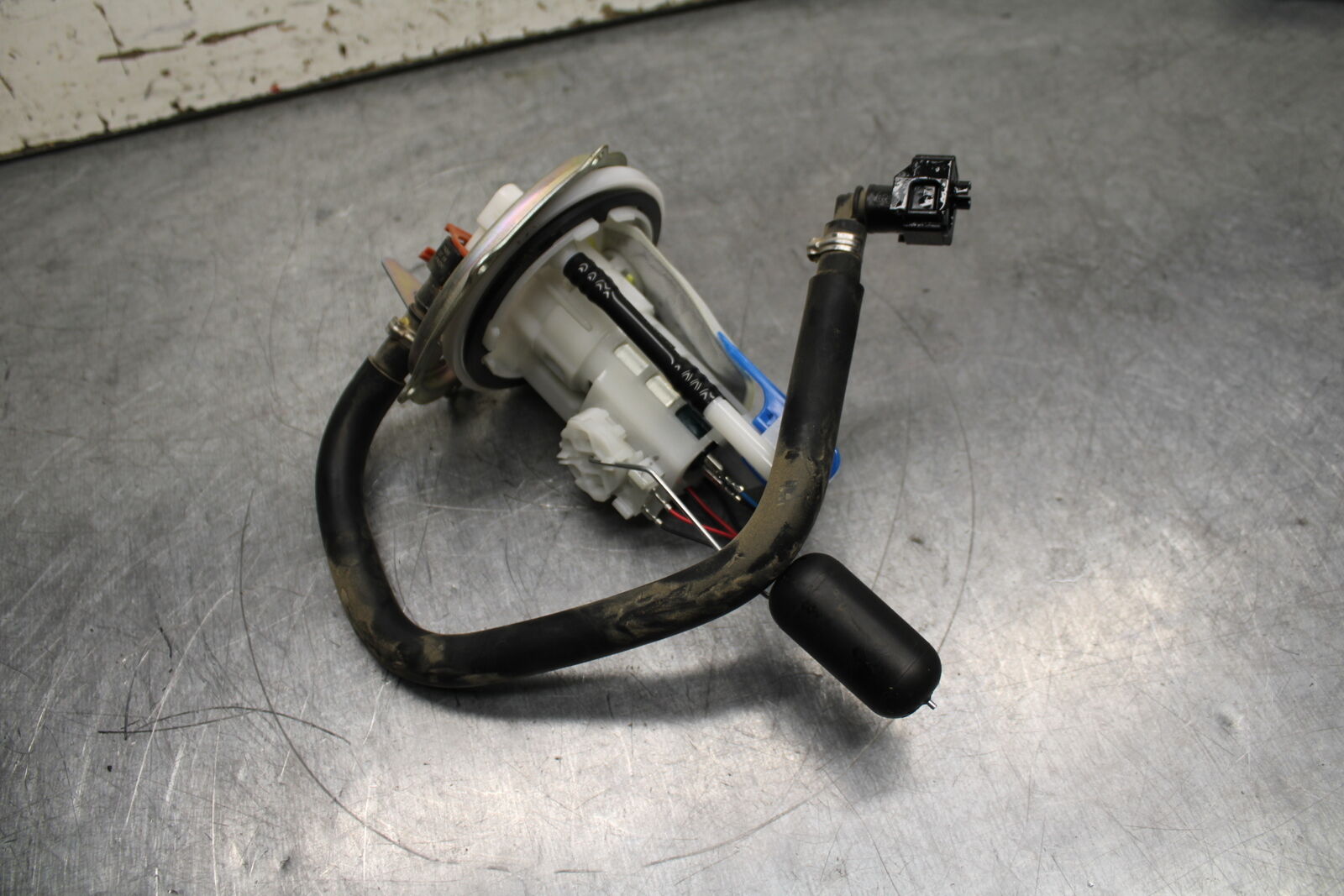 19-24 YAMAHA R3 FUEL PUMP GAS PETROL SENDER UNIT BB736