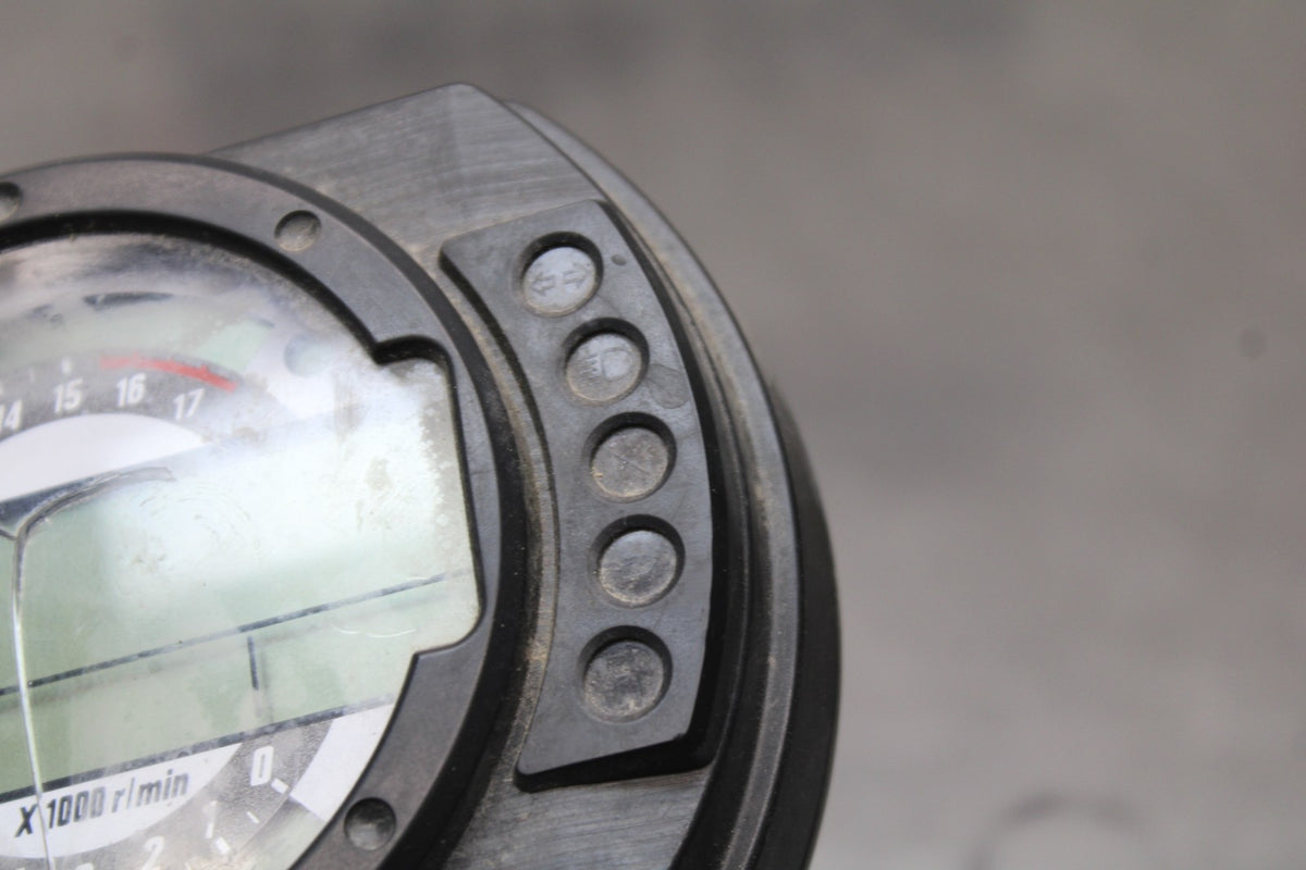 05-06 KAWASAKI NINJA ZX6R SPEEDO TACH GAUGES DISPLAY CLUSTER SPEEDOMETER BB877