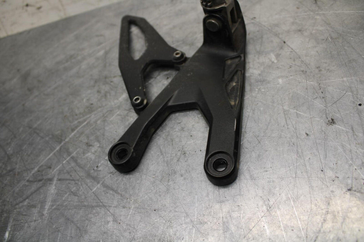 18 YAMAHA YZF R1  LEFT REARSET REAR SET DRIVER FOOT PEG REST STOP BB473