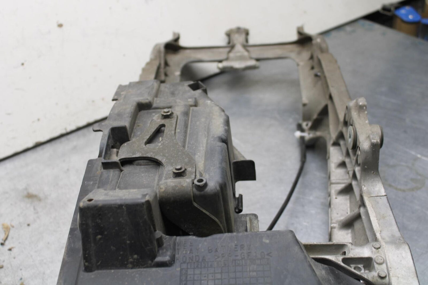 03-04 HONDA CBR600RR REAR SUBFRAME BACK SUB FRAME 50200-MEE-000 BB637