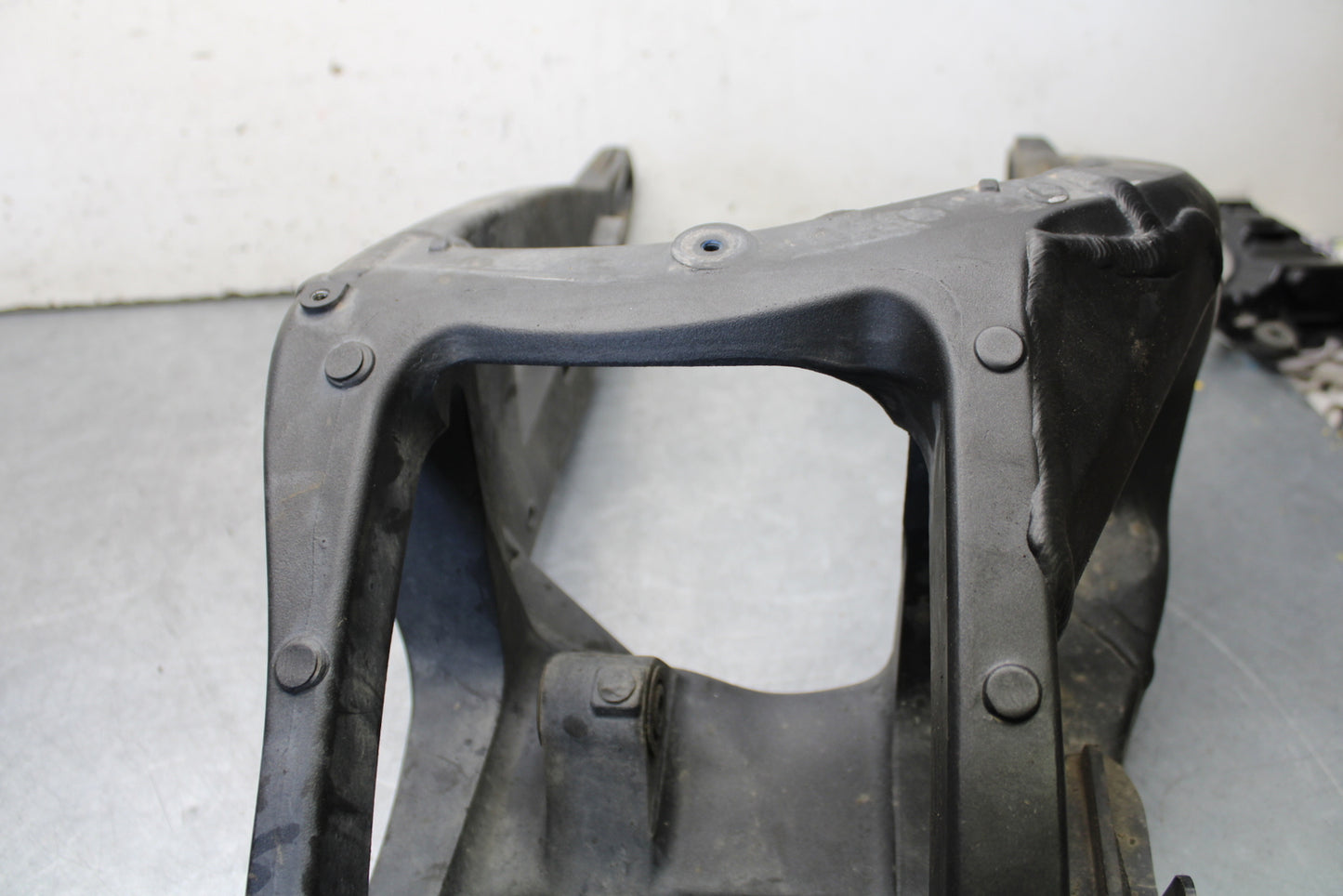 16 KAWASAKI NINJA ZX10R REAR SWINGARM BACK SUSPENSION 33001-0648 BB650