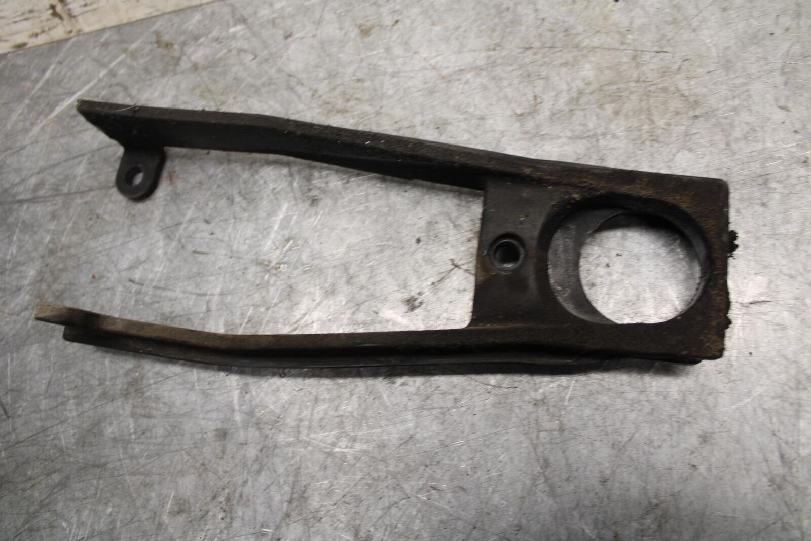 2007 Suzuki GSXR600 SWINGARM CHAIN BUFFER SLIDER GUIDE 61273-01H00 BB540