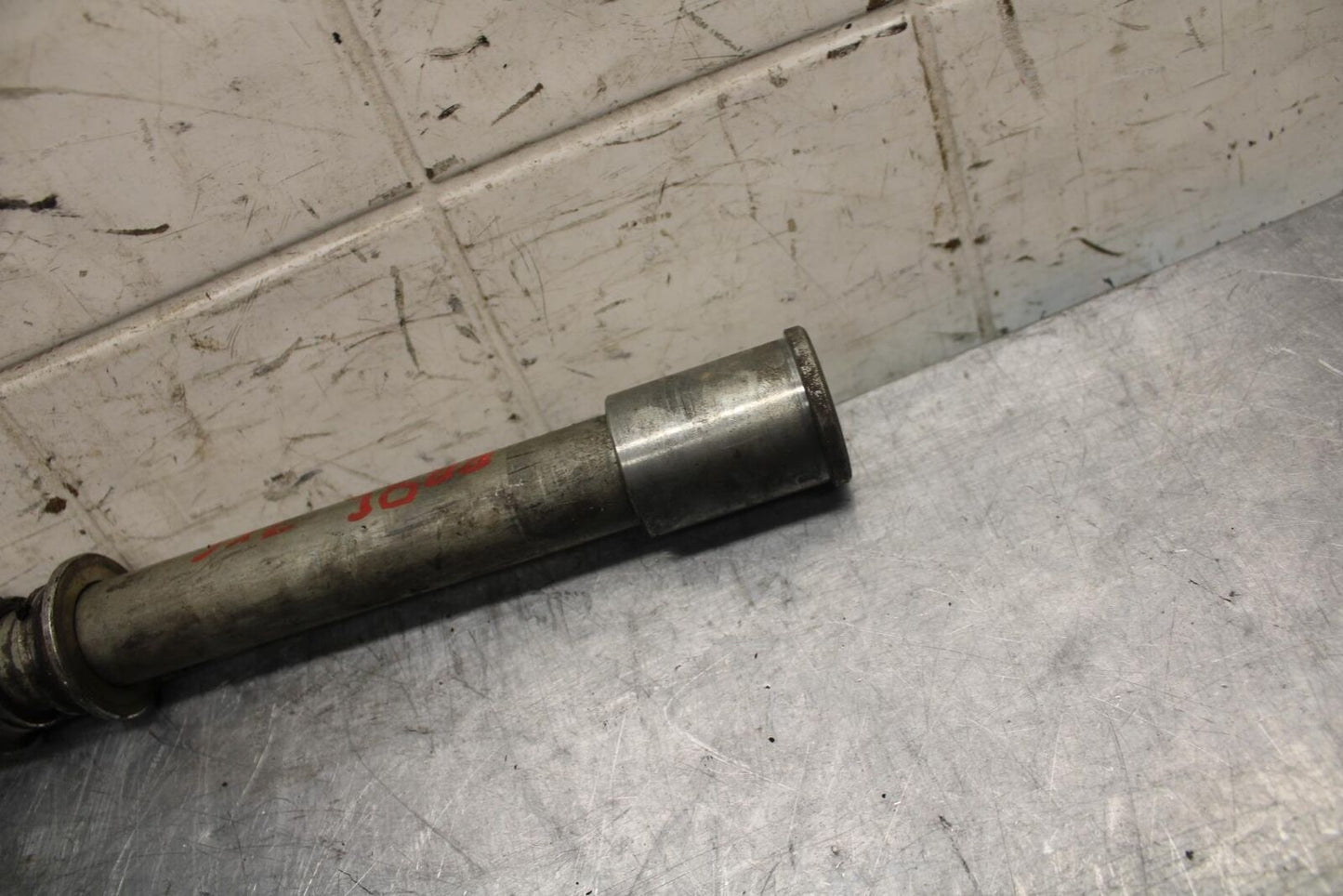 2004 Kawasaki Ninja ZX6RR ZX600M FRONT WHEEL RIM AXLE PIVOT BOLT BB43