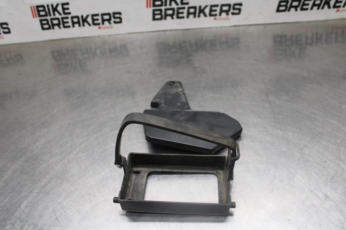 08 KAWASAKI NINJA ZX10R BATTERY TRAY PLASTIC / COVER BB932