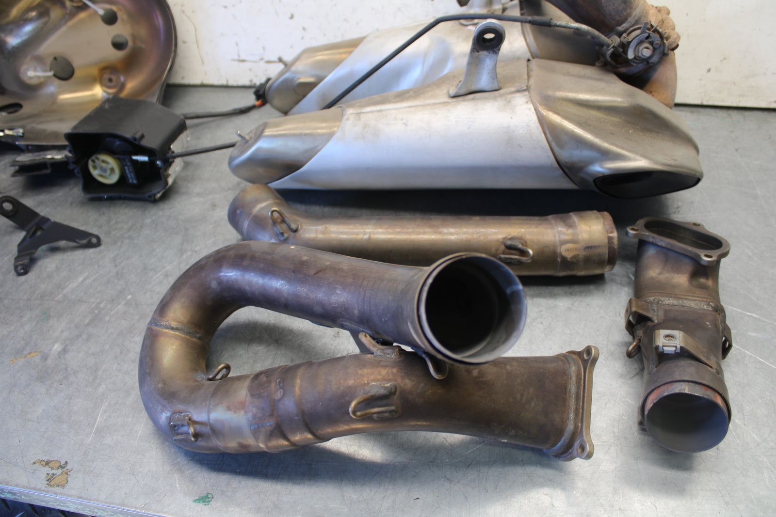 12-15 DUCATI 1199 PANIGALE FULL EXHAUST SYSTEM HEADERS PIPE MUFFLER BB699