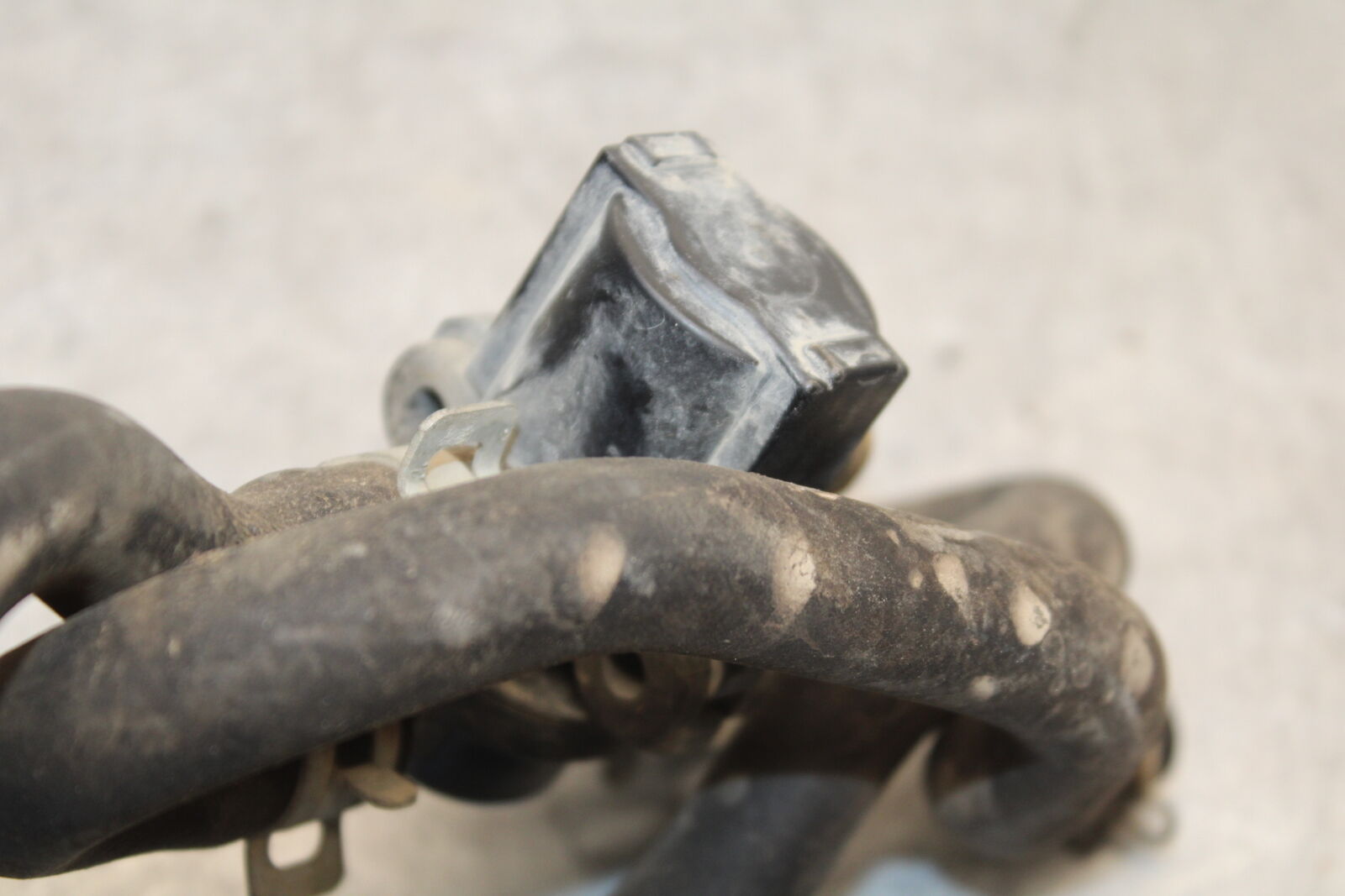 05-06 SUZUKI GSXR1000 AIR VALVE SOLENOID TOP ENGINE SENSOR 18510-29G00 BB663