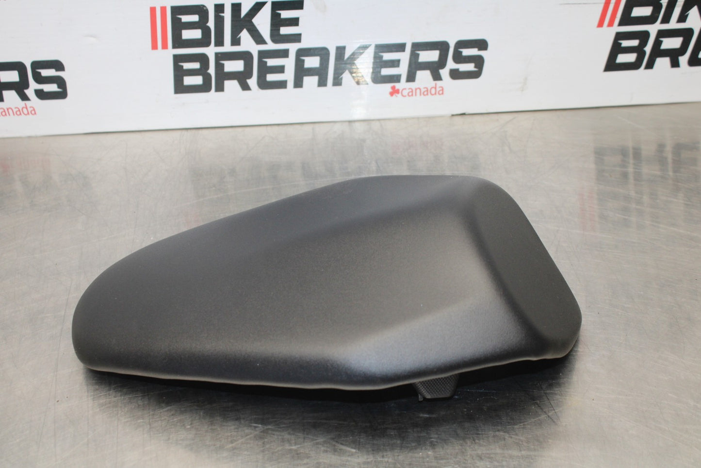 24-25 KAWASAKI NINJA ZX4R REAR PASSENGER TANDEM SEAT PAD SADDLE PILLION BB610