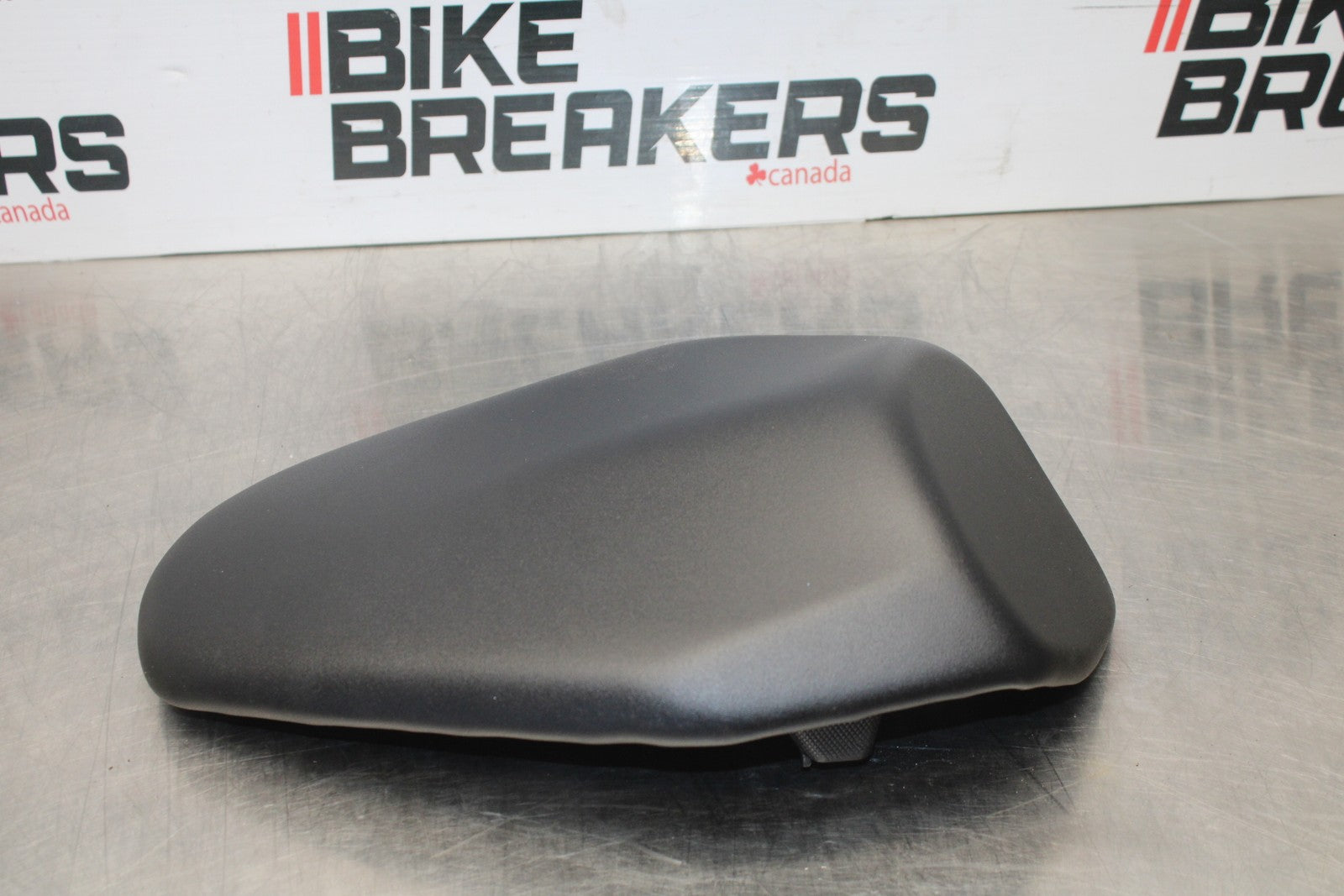 24-25 KAWASAKI NINJA ZX4R REAR PASSENGER TANDEM SEAT PAD SADDLE PILLION BB610