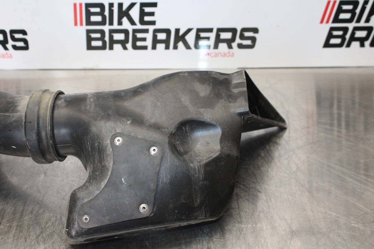 05-06 HONDA CBR600RR RIGHT LEFT AIR INTAKE DUCTS BB159