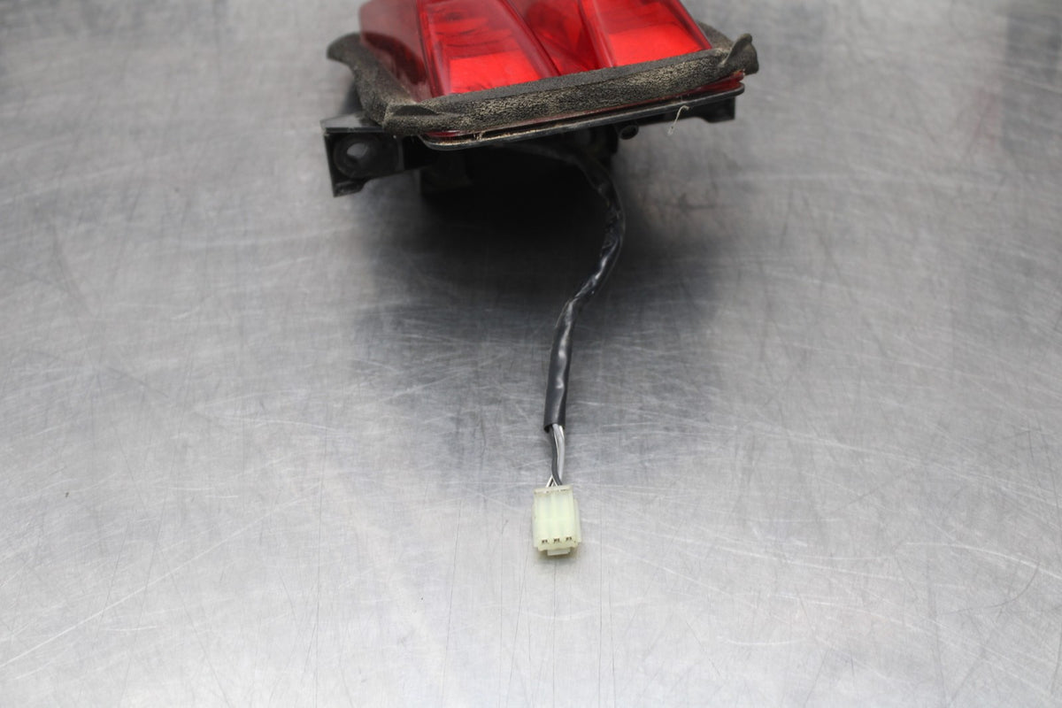 06 SUZUKI SV650S REAR TAIL TAILLIGHT BACK BRAKE LIGHT BB783