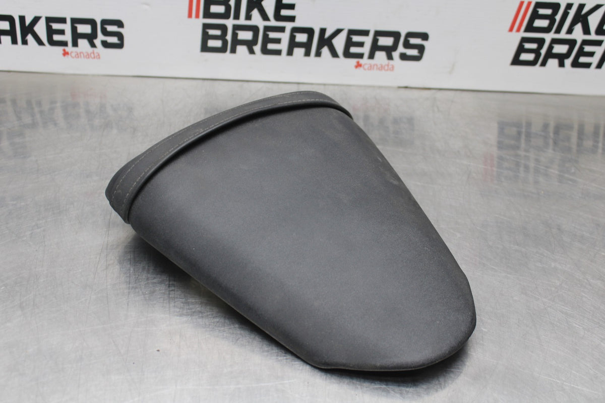08 KAWASAKI NINJA ZX10R REAR BACK PASSENGER TANDEM SEAT PAD SADDLE PILLION BB201